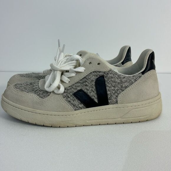Veja V-10 Sneakers - Snow/Black- Size 5 - Picture 3 of 5